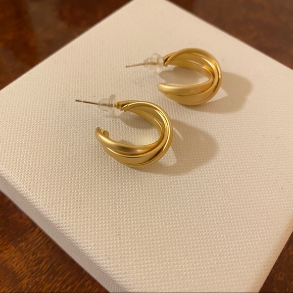 Set of Two Gold Hoop Earrings ( One Small, One Medium) - Picture 15 of 16